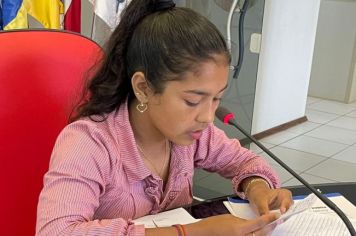 Vereadora Mirim Antônia Gabriele Laureano da Silva, apresenta proposições em 1ª Sessão Ordinária da 3ª Câmara de Vereadores Mirins.