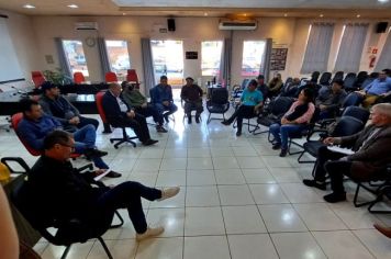 CÂMARA DE VEREADORES REALIZA REUNIÃO PARA ANÁLISE DE ENCAMINHAMENTO  SOBRE PROJETO 