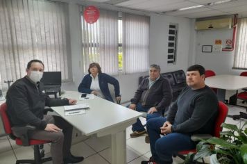 PRESIDENTE VEREADORA ROSA MARIA DEZORDI VISITA RGE UMA EMPRESA DO GRUPO CPFL - SANTO ANGELO - RS