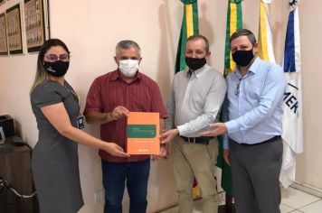 VISITA DO PRESIDENTE DO SISTEMA DE COOPERATIVAS DE CRÉDITO CRESOL