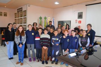 Alunos do Colégio Estadual Antônio Mastella visitaram Poder Legislativo de Jóia.