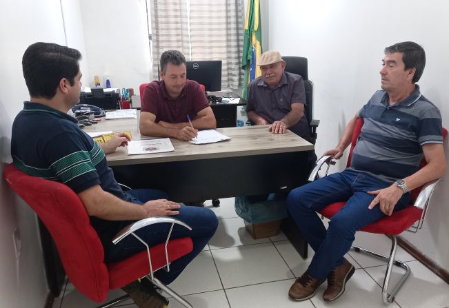 Poder Legislativo recebe visita de Prefeito, Vice e Secretario de Administração