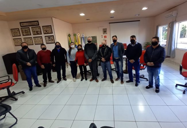 VISITA O PODER LEGISLATIVO DE JÓIA,  O DEPUTADO ESTADUAL MARLON SANTOS