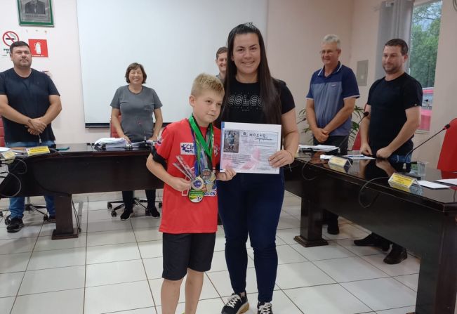 HOMENAGEM DO PODER LEGISLATIVO DE JÓIA AO ATLETA GUILHERME GUISLENE ABREU.