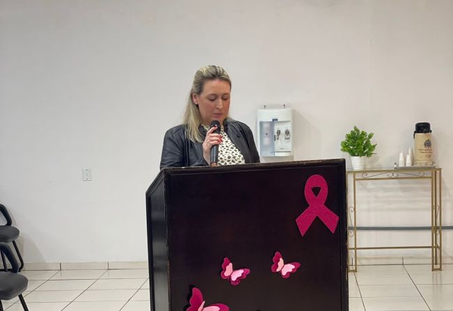 Profissional da Saúde faz uso da Tribuna para relato sobre o Outubro Rosa e Saúde da Mulher.