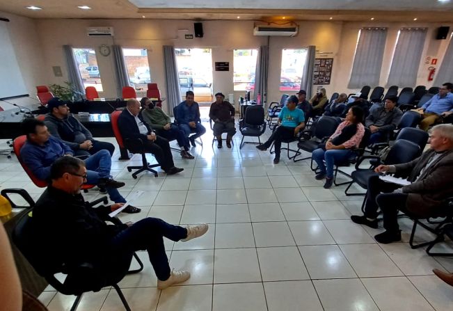 CÂMARA DE VEREADORES REALIZA REUNIÃO PARA ANÁLISE DE ENCAMINHAMENTO  SOBRE PROJETO 