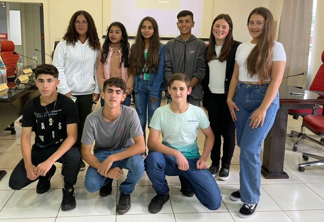 Prefeito Municipal de Jóia, Adriano Marangon de Lima, atraves de ofício deseja sucesso, responsabilidade e determinação aos Vereadores Mirins da  3ª Câmara de Vereadores Mirins de Jóia.