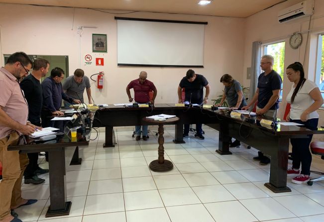 4º SESSÃO LEGISLATIVA ORDINÁRIA DA TERCEIRA SESSÃO LEGISLATIVA DA DÉCIMA LEGISLATURA.