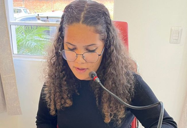 Vereadora Mirim Rayana Aires, apresenta proposições em 1ª Sessão Ordinária da 3ª Câmara de Vereadores Mirins. 