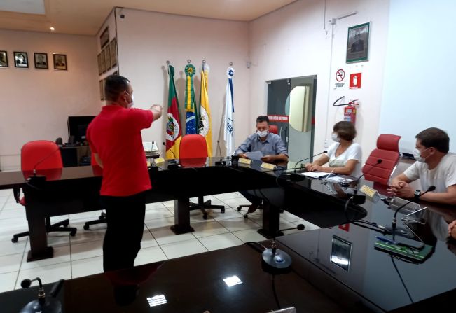 Lucimar Muner de Aguiar, 1º Suplente de Vereador do Partido Democrático Trabalhista , assume a vaga ocasionada pela Licença para Tratamento de Saúde da Vereadora Giovana Ketelen Gonçalves de Souza, o qual apresentou atestado médico .