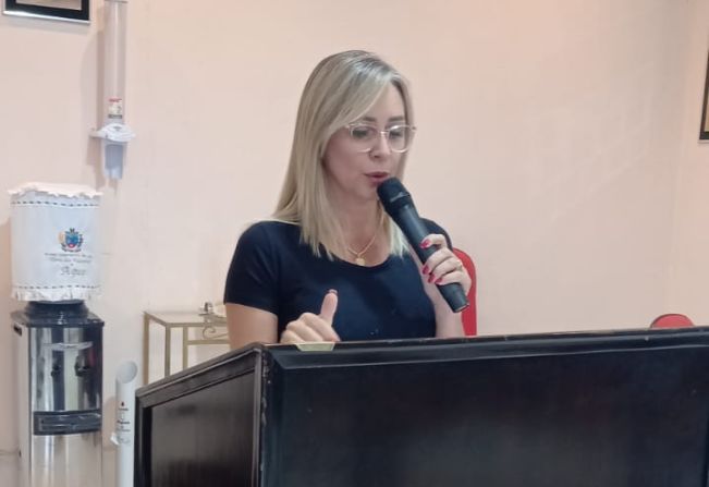 Poder Legislativo recebe Secretaria Municipal de Educação e Cultura para esclarecimentos e explanações da realização de políticas públicas de cultura em nosso Município.