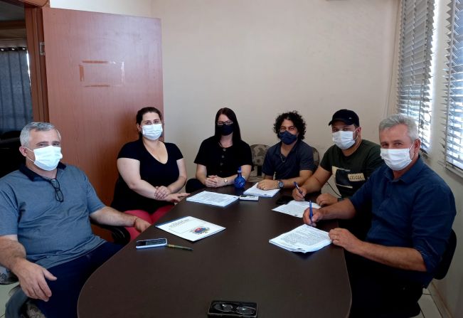 CAMARA DE JÓIA ASSINA CONTRATO DE  REFORMA E PINTURA NA PARTE EXTERNA