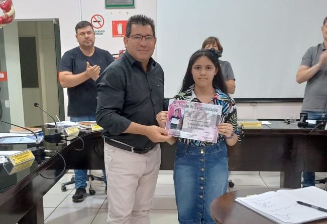 HOMENAGEM DO PODER LEGISLATIVO DE JÓIA A JOVEM ABIGAIL ABREU CONCEIÇÃO .