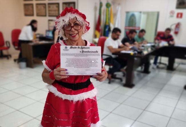 MOÇÃO DE APLAUSOS E RECONHECIMENTO A MARIA IVANI DOS SANTOS RAMOS, PELA INTERPRETAÇÃO DA PERSONAGEM MAMÃE NOEL DE JÓIA.