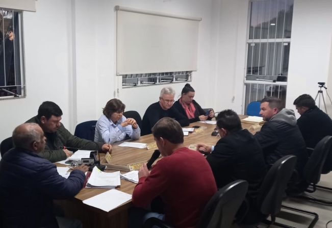 Realizou nesta última segunda-feira (29),  17ª Sessão Ordinária do Poder Legislativo de Jóia.