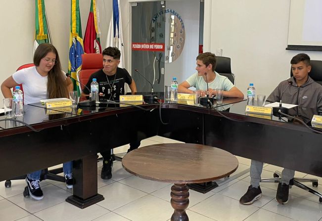 Vereadores mirins elegem Mesa Diretora.