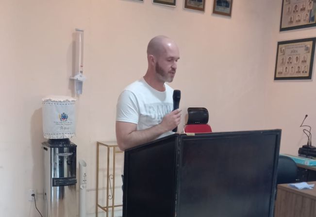 PODER LEGISLATIVO ATRAVÉS DA CONVOCAÇÃO A SECRETARIA MUNICIPAL DE OBRAS E SANEAMENTO, RECEBEU O ENGENHEIRO CIVIL NA SESSÃO DO DIA 07.11.2022